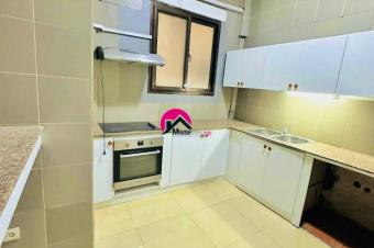 Vente dun magnifique appartement trs spacieux des 2 vastes CHS au 5me niveau dun btiment dpoque ayant un ascenseur fonctionnel au pied du boulevard du 30 juin  Gombe