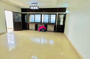 Vente dun magnifique appartement trs spacieux des 2 vastes CHS au 5me niveau dun btiment dpoque ayant un ascenseur fonctionnel au pied du boulevard du 30 juin  Gombe