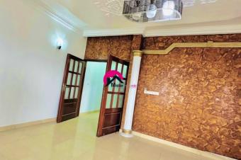 Vente dun magnifique appartement trs spacieux des 2 vastes CHS au 5me niveau dun btiment dpoque ayant un ascenseur fonctionnel au pied du boulevard du 30 juin  Gombe