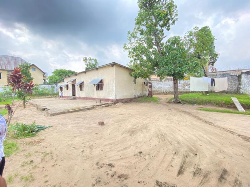 Terrains en vente  pigeon 10msur18 70000 dollars  discuter 