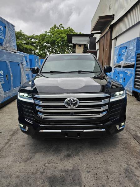 Toyota land cruiser 2023 VXR 