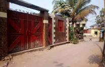 Belle opportunité à saisir à Mont Ngafula ( Mbudi CPA )* R+2 Réf : Entre Golden Plaza où Pont Mathsungu deuxième parcelle après Macadam +243815858019  Dimension : la parcelle à la  mediacongo