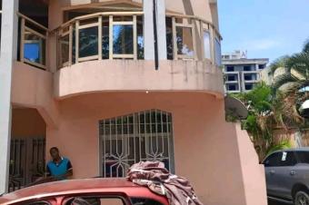  vendre   Parcelle bien situe dans un coin discret avec une maison R1 prte  habiter en vente  bon prix   Localisation   Gombe ref Socimat   C