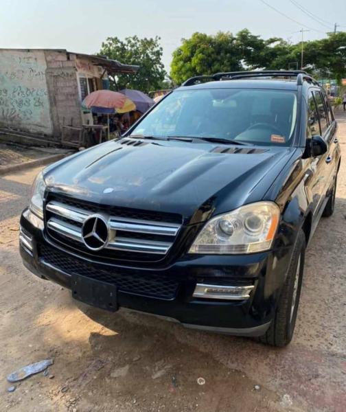 Mercedes Gl 450 4MATIC  Anne 2011 Toit ouvrant  3 banquette  Volant gauche  Intrieur en cuir  Full option  Camera de recul Essence  Automatique  Sans plaque Climatisation impec