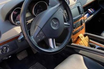 Mercedes Gl 450 4MATIC  Anne 2011 Toit ouvrant  3 banquette  Volant gauche  Intrieur en cuir  Full option  Camera de recul Essence  Automatique  Sans plaque Climatisation impec