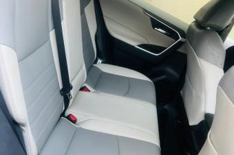 NEW RAV4 XLE NON HYBRIDE 2021   volant gauche   intrieur en cuir   full option   toit panoramique ouvrant   4 cylindre   essence   automatique   kilomtr