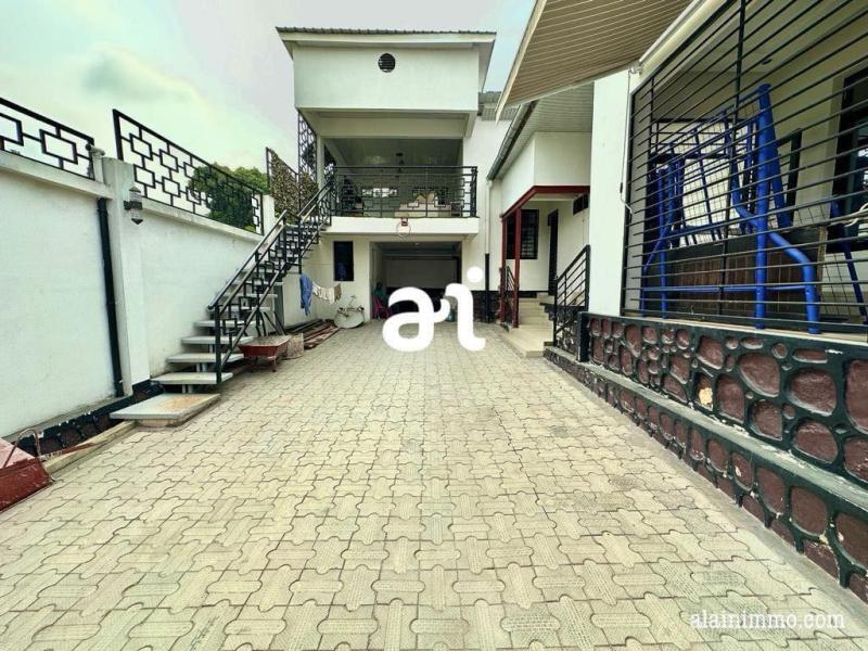 VENTE PARCELLE DE 540m  AVEC BTISSE DE 4 CHAMBRES FLAMBANT NEUF   KINSHASANGALIEMA 