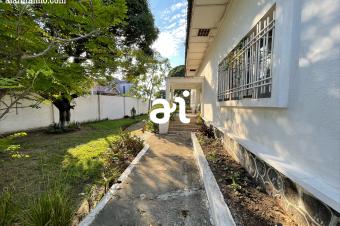 VENTE GRANDE PROPRIT DE 1674m DOTE DUNE GRANDE BTISSE DE 4 CHAMBRES  KINSHASARIGHINI 