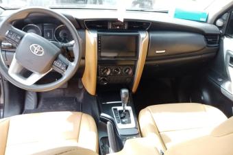 TOYOTA FORTUNER 2018    Sans plaque couleur marron dorigine boite automatique 4 cylindre Essence kilomtrage 7758.  On a mis la plaque juste pour les dplace