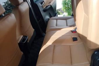 TOYOTA FORTUNER 2018    Sans plaque couleur marron dorigine boite automatique 4 cylindre Essence kilomtrage 7758.  On a mis la plaque juste pour les dplace