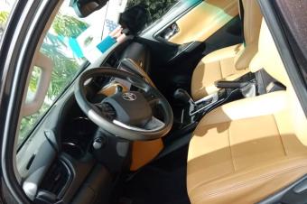 TOYOTA FORTUNER 2018    Sans plaque couleur marron dorigine boite automatique 4 cylindre Essence kilomtrage 7758.  On a mis la plaque juste pour les dplace