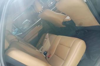 TOYOTA FORTUNER 2018    Sans plaque couleur marron dorigine boite automatique 4 cylindre Essence kilomtrage 7758.  On a mis la plaque juste pour les dplace