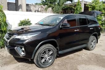 TOYOTA FORTUNER 2018    Sans plaque couleur marron dorigine boite automatique 4 cylindre Essence kilomtrage 7758.  On a mis la plaque juste pour les dplace