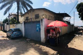 GS13IMMO SARL met  votre disposition la vente de cette parcelle CMontngafula Rf Arrt terrasse. Leau llectricit 55. Dimension 1721M. Prix 195.000  discuter.