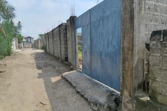 GS13IMMO SARL met  la disposition du grand public la vente de cette parcelle CNsele QKinkole. Rf Arrt Pondu. Dimension 1515M. Prix 33.000  discuter.  vous.