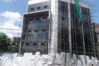 MAGNIFIQUE IMMEUBLE EN CONSTRUCTION A VENDRE DANS LA COMMUNE DE LINGWALA NON LOIN DE 24 NOVEMBRE 