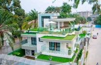 Belle opportunité à saisir à Gombe zone A Vente d'une Villa moderne à Gombe Superficie : 1.600M² Revenue manuel : 20.000$ le mois Prix de départ : 4.300.000$ à débattre Plus de dét mediacongo