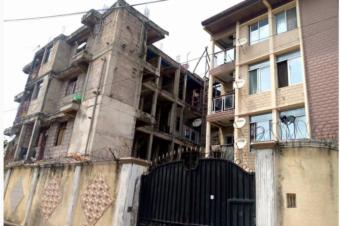 PARCELLE  VENDRE DANS LA COMMUNE DE GOMBE AVEC DEUX IMMEUBLES  LINTRIEUR 