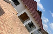 Une maison nouvellement construite à vendre à Lubumbashi Au Quartier Salama, ex Makomeno, La superficie :22 sur 30 au prix de 400.000 $ à débattre mediacongo