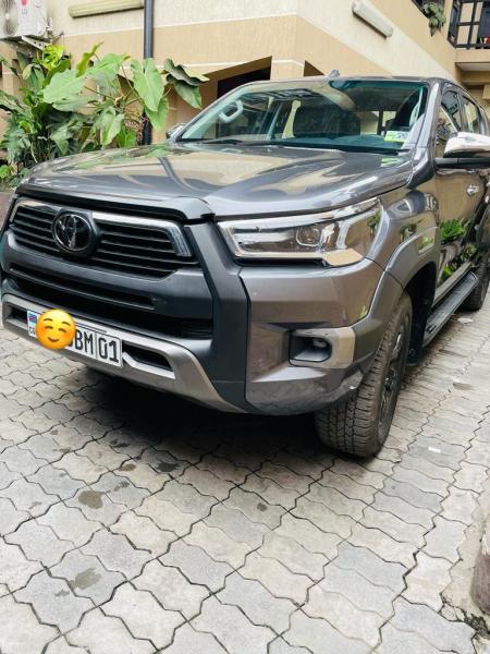 TOYOTA HILUX A VENDRE 