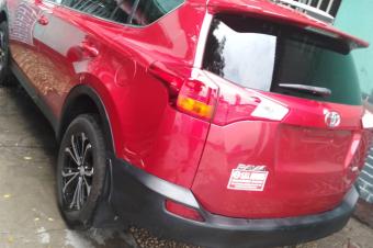 New rav authentique 2015 couleur rouge Sans plaque automatique  Essence  Kilomtrage faible  Climatisation impeccable  Siege en cuire noire Prix  19.500  Offre direct localisatio