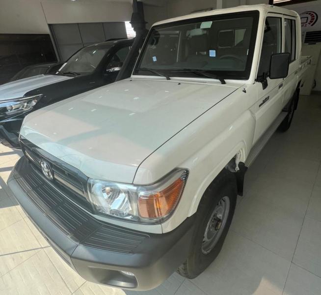 Land cruiser 2023 srie 70th  double cabine  6 cylindres  Diesel  Manuel  00km  Prix 77000 USD offre direct