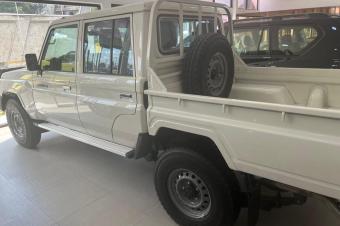 Land cruiser 2023 srie 70th  double cabine  6 cylindres  Diesel  Manuel  00km  Prix 77000 USD offre direct