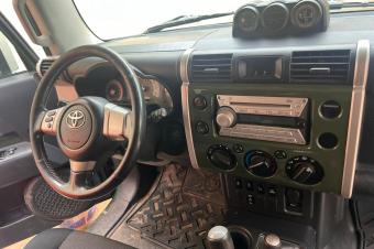 TOYOTA FJ CRUISER Full Option Anne de fabrication 2010 Sans plaque Automatique Essence Couleur dorigine Climatisation impeccable Kilomtrage faible Prix 27.000 a disc Localisati