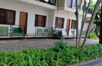 Belle opportunité à saisir à *Gombe* Vente d'une parcelle sur l'avenue de la Gombe Superficie : *2.400M²* +243815858019 Avec un bâtiment administratif Prix : 4.000.000$ à débattr mediacongo