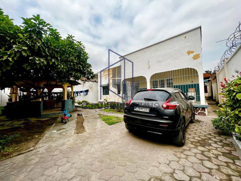 VENTE DUNE BELLE PROPRIT PRIVE DE 15 M SUR 25 M SOIT 375 M 