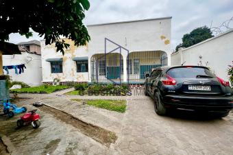 VENTE DUNE BELLE PROPRIT PRIVE DE 15 M SUR 25 M SOIT 375 M 