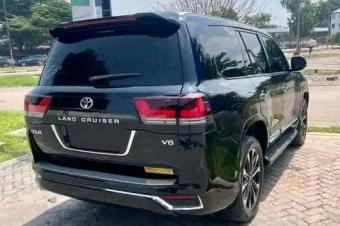 TOYOTA LAND CRUISER GXR TWIN TURBO 2014 modifier 2022 8 cylindres volant gauche FULL OPTIONS 3 banquettes camra de recule 45.000KM Prix 50.000  discuter  Offre direct localisa