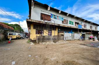 VENTE DUNE VASTE PROPRIT PRIVEE DE 5.475 M  EQUIPEE DUN PORTAIL.