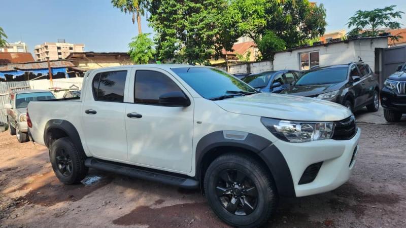 TOYOTA HILUX 2017 SANS PLAQUE A VENDRE 