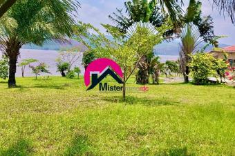 Vente dune grande concession des 230 hectares au bord du Fleuve Congo ayant double accs routier et fluvial avec 10 maisons etc. Situe  Maluku rf Entre Menkao