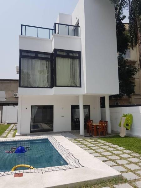 MAGNIFIQUE VILLA A VENDRE DANS LA COMMUNE DE LA GOMBE 