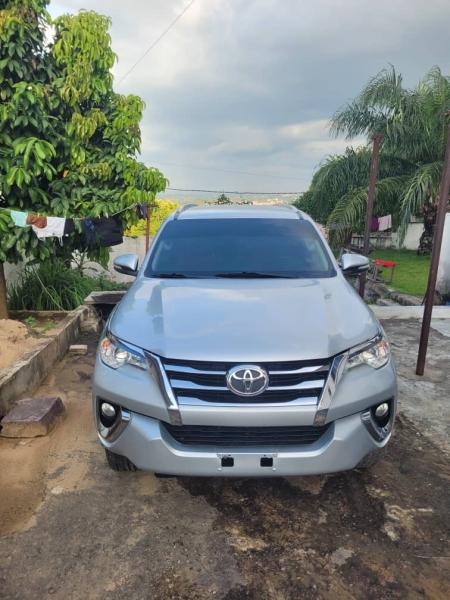 fortuner anne de fabrication 2018 sans plaque essence automatique prix 37000  localisation ngaliema