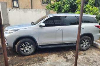 fortuner anne de fabrication 2018 sans plaque essence automatique prix 37000  localisation ngaliema