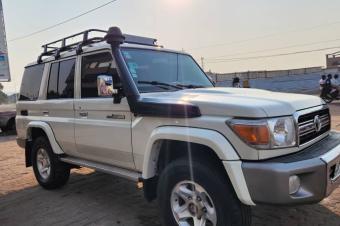 TOYOTA LAND CRUISER 2014