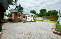 LOCATION : VILLA DE 4 POUR USAGE PROFESSIONNEL OU RÉSIDENTIEL À KINSHASA-GOMBE mediacongo