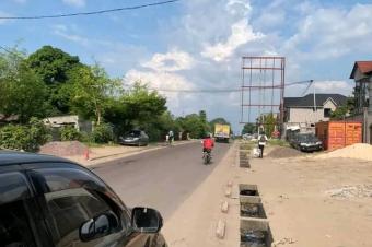 CONCESSION A VENDRE DANS LA COMMUNE DE LEMBARIGHINI. REF  GLISE BARUTI TABERNACLE SUR MACADAM BIANGALA A 650.000. 