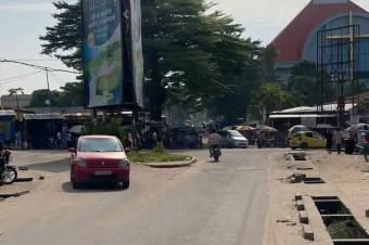 CONCESSION A VENDRE DANS LA COMMUNE DE LEMBARIGHINI. REF  GLISE BARUTI TABERNACLE SUR MACADAM BIANGALA A 650.000. 
