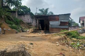 Terrain accident de 10msur20  vendre  ma campagne 2 80000 dollars  discuter 