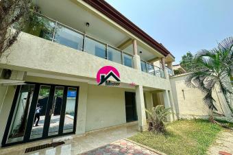 Location dune belle villa duplex des 3CHS autonomes 3 sjours annexe dune pice en tage gurite piscine buanderie etc. Ngaliema BinzaMacampagne route asphalte 