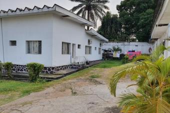 GS13IMMO SARL vous offre la vente de cette  villa  QMacampagne CNgaliema. Un trs bel emplacement. Dimension 32 X46M. Prix1.890.000  discuter.  vous la parole 