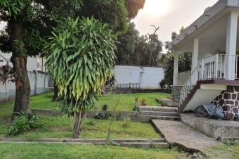 GS13IMMO SARL vous offre la vente de cette  villa  QMacampagne CNgaliema. Un trs bel emplacement. Dimension 32 X46M. Prix1.890.000  discuter.  vous la parole 