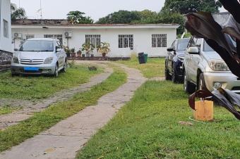 GS13IMMO SARL vous offre la vente de cette  villa  QMacampagne CNgaliema. Un trs bel emplacement. Dimension 32 X46M. Prix1.890.000  discuter.  vous la parole 