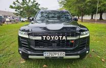 ❤️‍?Arrivage❤️‍? ?Toyota Land Cruiser GR (Brand New) ?Couleur : Noire/(Rouge/Noire) ?Annee : 2023 ?70th Anniversary ?Automatique Steptronique ?Essence 6 cylindre ?Demarrag mediacongo