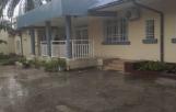 Villa à vendre à Gombe 4500000 dollars à discuter contenant une maison de 4 ch plusieurs pièces parking piscine 