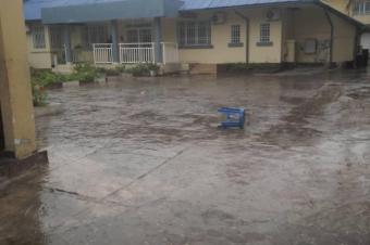 Villa  vendre  Gombe 4500000 dollars  discuter contenant une maison de 4 ch plusieurs pices parking piscine 